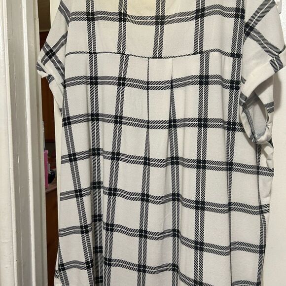 Plaid V-Neck Women's Top - Picture 6 of 15